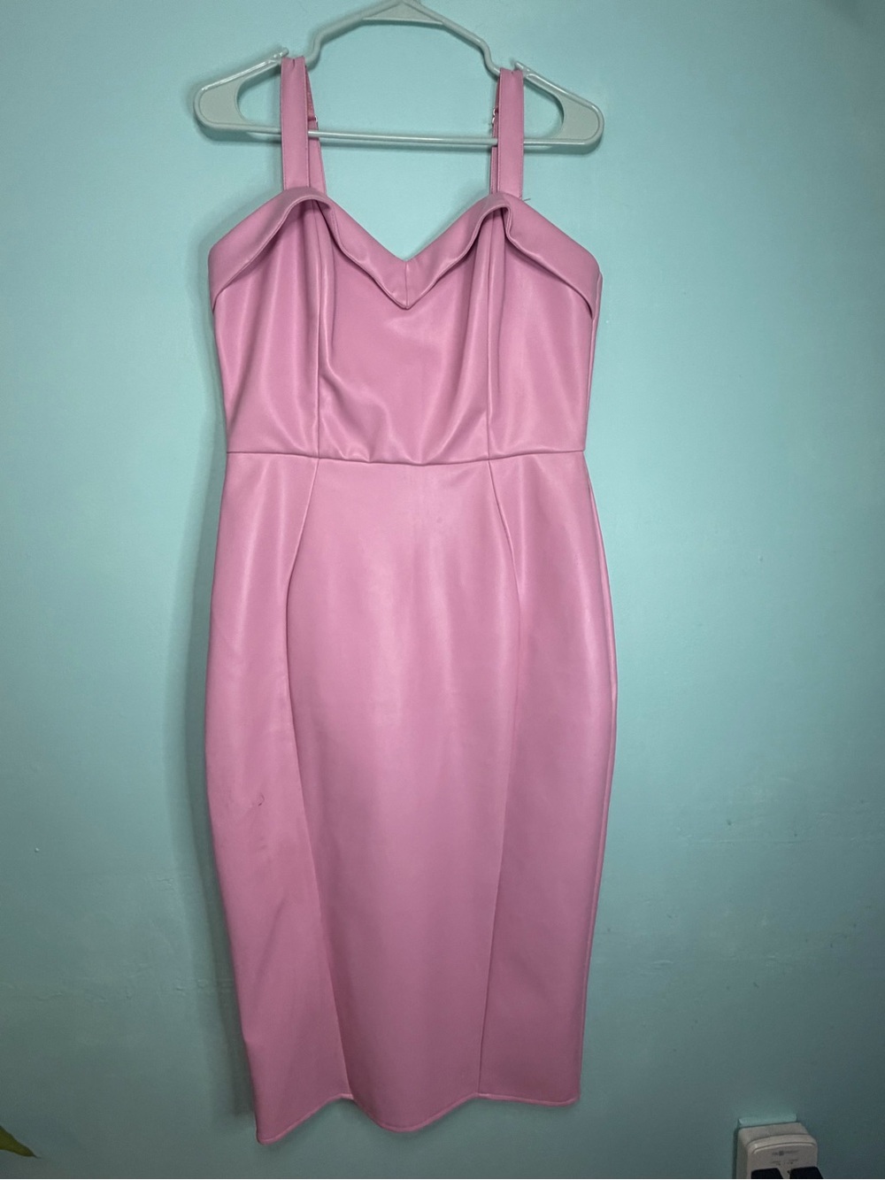 Elegant Pink Midi Dress with Sweetheart Bodice